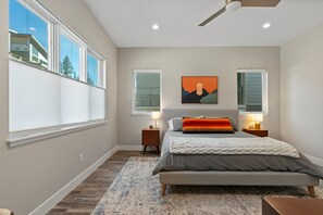 3 bedrooms, desk, travel crib, WiFi