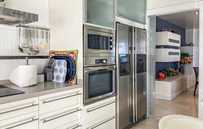 Oven, stovetop, dishwasher, coffee/tea maker
