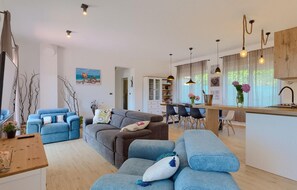 TV, stereo - Pet friendly home in Pula (Pula)