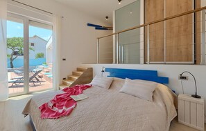 3 slaapkamers, een strijkplank/strijkijzer, reisbedje, gratis wifi