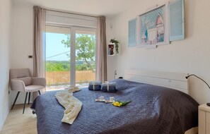 3 soverom, strykejern/-brett, reiseseng for barn og wi-fi (inkludert)