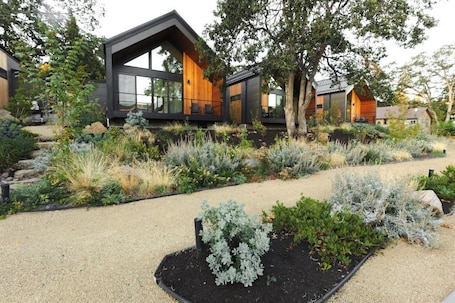 Exterior. C A M P_R A N D O N N E E CABIN 2
