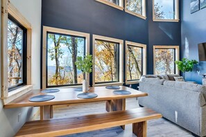 TV, peis og kontorer