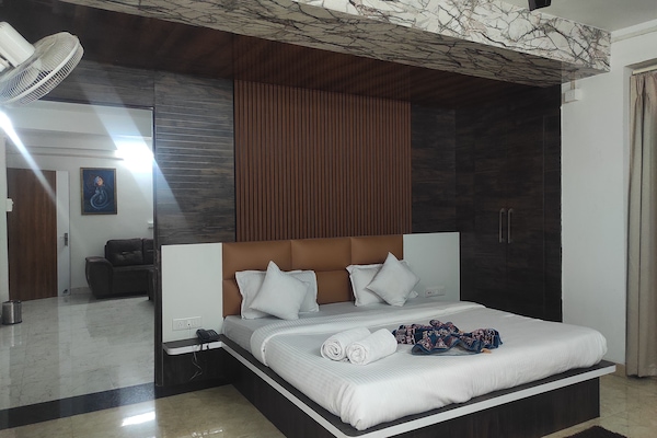 Suite | Soundproofing, WiFi (free), bed sheets