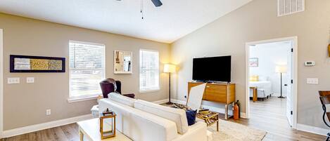 3 makuuhuonetta, silitysrauta/-lauta, internet, vuodevaatteet