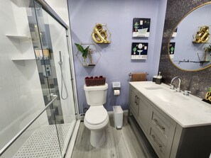 Shower, hair dryer, towels, soap - Casino Tampa Mimi's Ste K1 (Tampa)