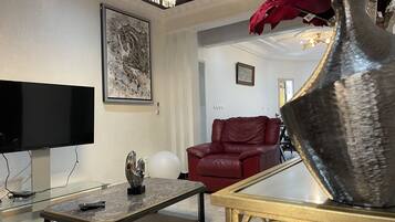 Appartement Deluxe | Coin séjour | Télévision