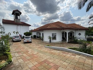 Exterior - PEACE GUEST HOUSE (Yaoundé)