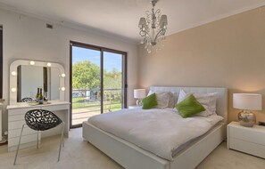 3 bedrooms, iron/ironing board, travel cot, free WiFi