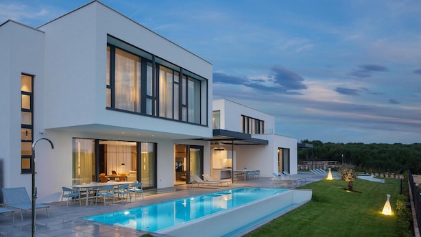 A modern two-story house with a swimming pool, outdoor seating, and a well-maintained lawn. - Villa Noble 1 with Spa (Bale)