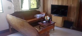 Aguinaldos Home-Stay
3 storey bldg located in town proper, walking distance.