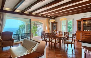 TV, fireplace - Beach front home in Moscenicka Draga (Moscenicka Draga)