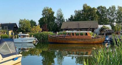 Holiday Home 'Fischerhaus Zecherin' with Private Terrace, Private Garden and Wi-Fi