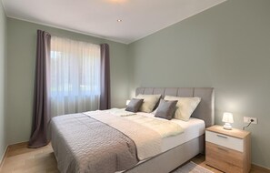 8 soverom, strykejern/-brett, reiseseng for barn og wi-fi (inkludert)