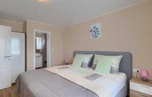 8 bedrooms, iron/ironing board, travel crib, free WiFi - Lovely home in Motovun (Motovun)