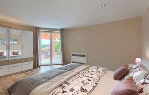 8 bedrooms, iron/ironing board, travel cot, free WiFi