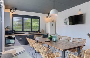 Fridge, microwave, oven, dishwasher - Awesome home in Sveti Petar u Sumi (Sveti Petar u Sumi)