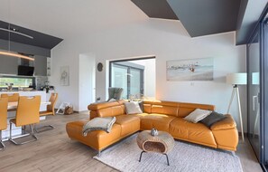 TV, stereo - Awesome home in Sveti Petar u Sumi (Sveti Petar u Sumi)