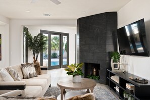 TV, fireplace