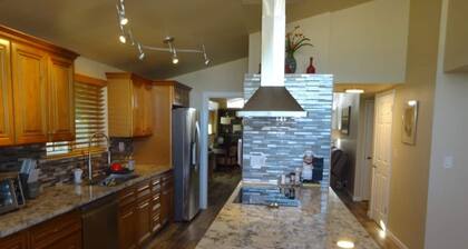 Great conveniently located home. Near mall and many restaurants.