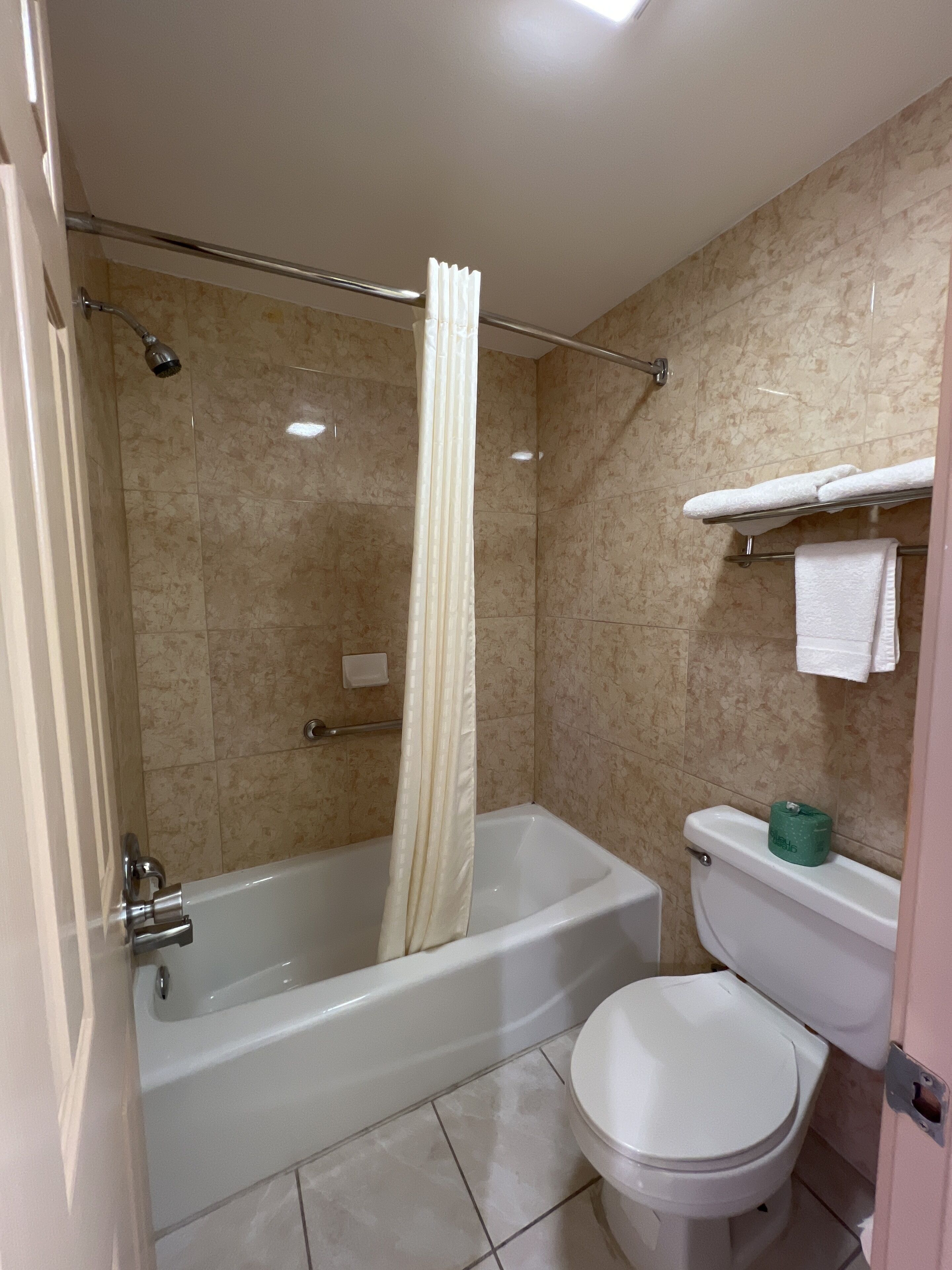 Photo - Executive Inn & Suites Near Lackland AFB