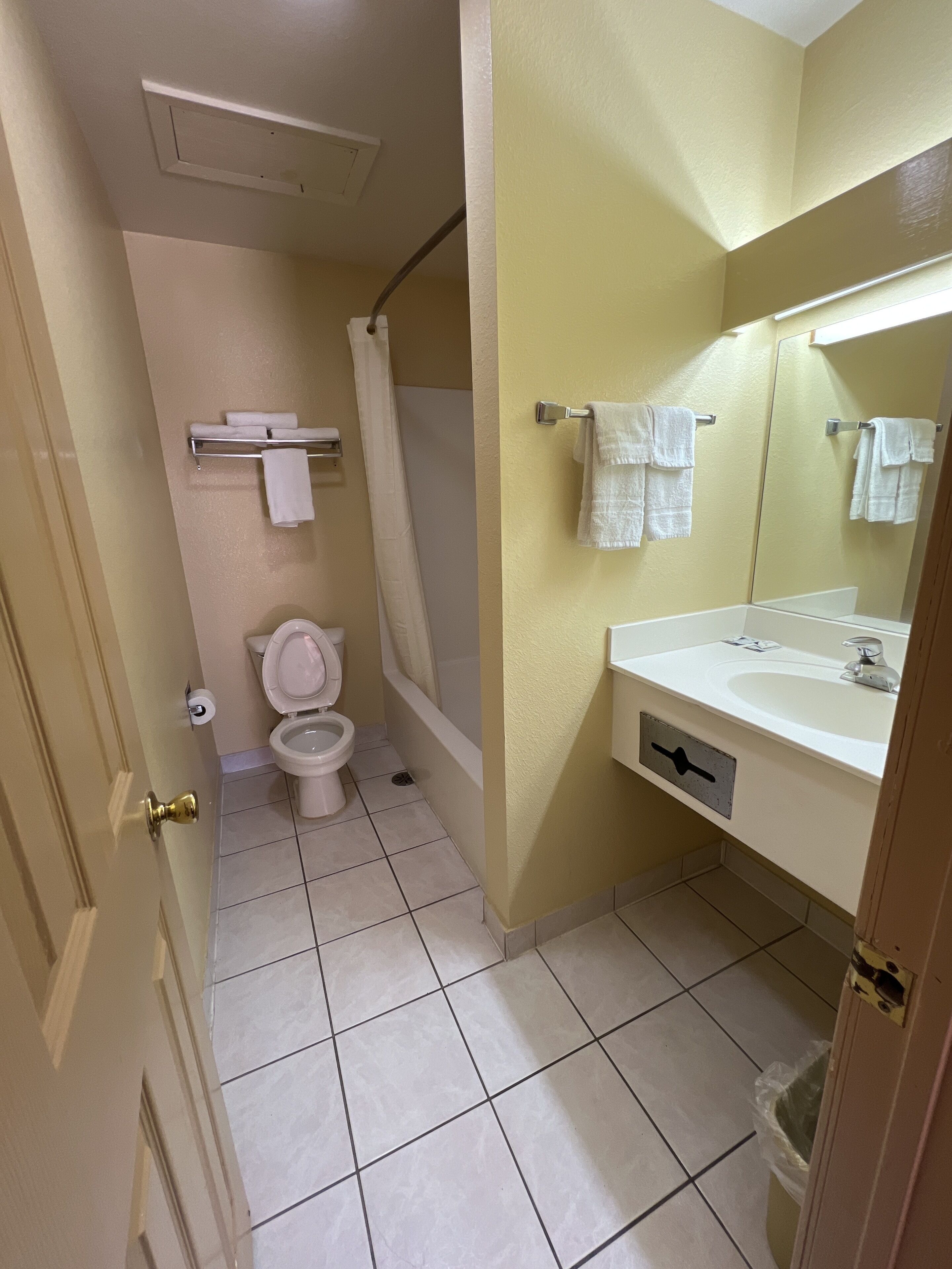 Photo - Executive Inn & Suites Near Lackland AFB