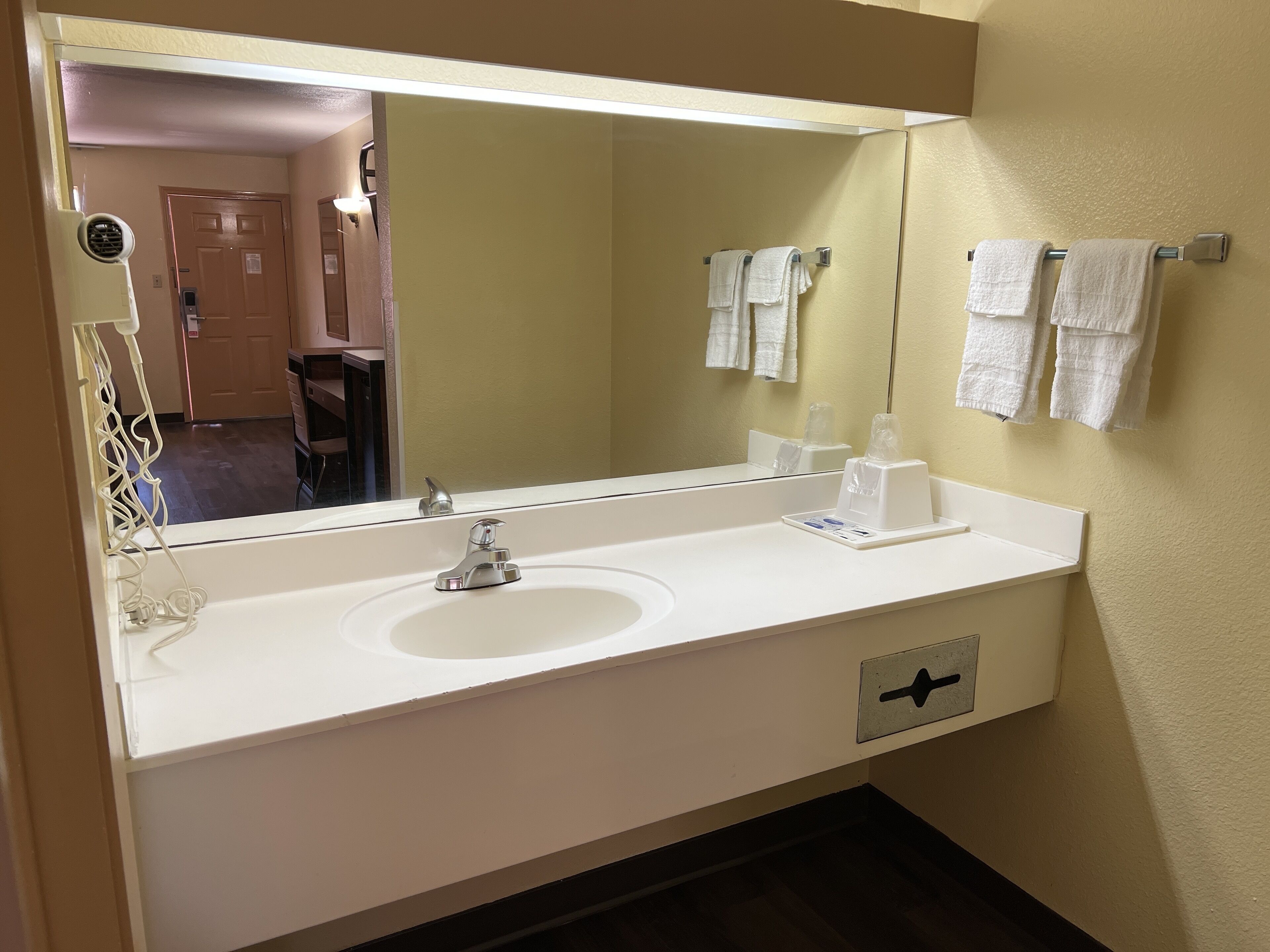 Photo - Executive Inn & Suites Near Lackland AFB