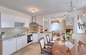 Fridge, microwave, oven, dishwasher - Lovely home in Labin - Rabac (Labin - Rabac)