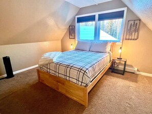 1 bedroom, desk, iron/ironing board, travel cot - Northern Lights Layover (Fairbanks)