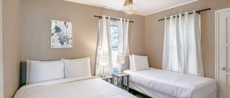 3 bedrooms, desk, iron/ironing board, travel crib