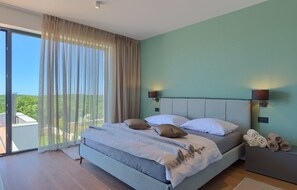 4 عدّة غرف نوم ومكواة/لوح كي وسرير سفر وواي فاي مجانًا