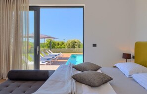 4 bedrooms, iron/ironing board, travel crib, free WiFi