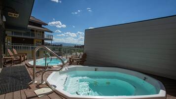 Tina de hidromasaje al aire libre