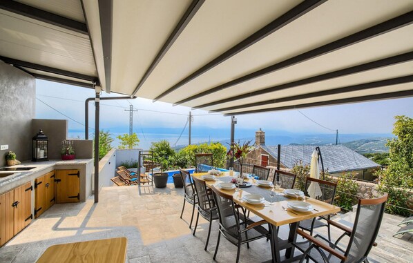 Outdoor dining - Awesome home in Hreljin with sauna (Hreljin)