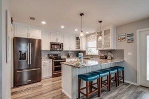 Fridge, microwave, oven, stovetop - Salt Water Pool*! Golf Cart! Bikes, Across From Beach! - Kulula West on 30A (Santa Rosa Beach)