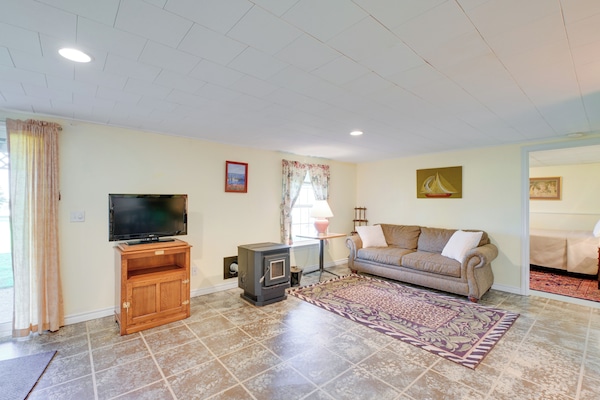 Eastport Vacation Rental | 1BR | 1BA | 1,650 Sq Ft | 1 Exterior Step Required
