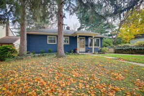 Exterior - Ann Arbor Home w/ Deck, 2 Mi to Michigan Stadium! (Ann Arbor)