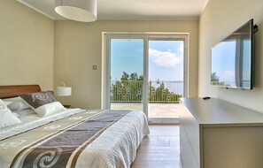 4 habitaciones, tabla de planchar con plancha y cuna de viaje 