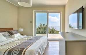 4 habitaciones, tabla de planchar con plancha y cuna de viaje