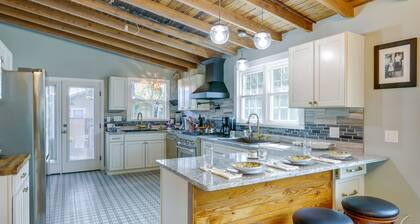 Inviting Quincy Cottage: Walk to Historic Downtown