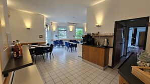 Tägliches Frühstücksbuffet gegen Gebühr