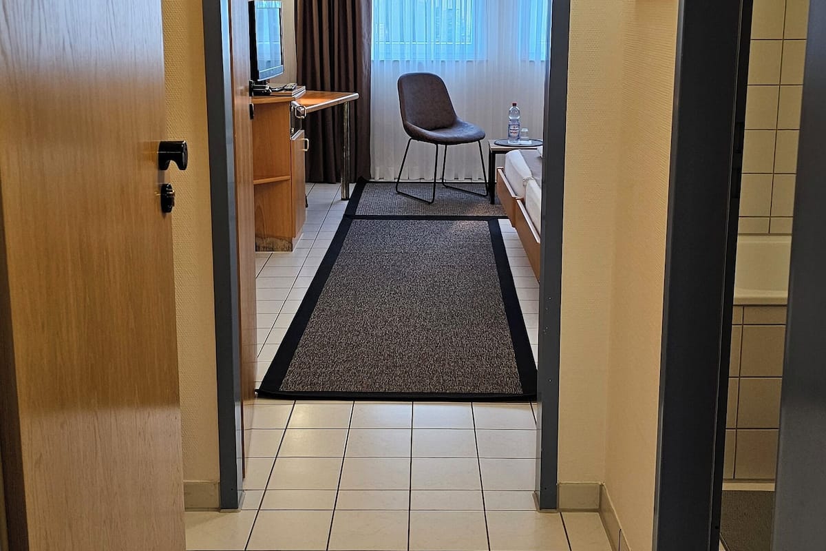 Individueel gemeubileerd, een bureau, een laptopwerkplek, gratis wifi