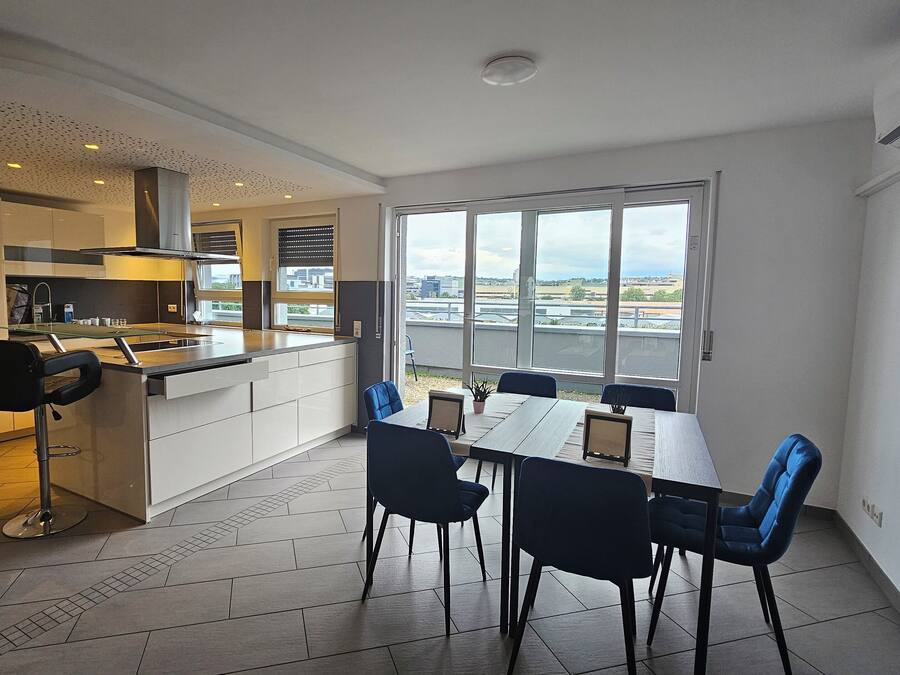 Colazione a buffet, servita tutte le mattine (13 EUR a persona)