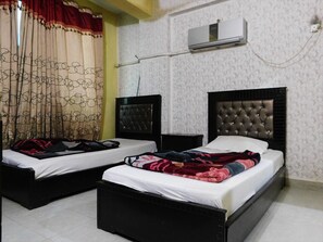 Twin Room | Free WiFi - Hotel Al Feroz (Islamabad)