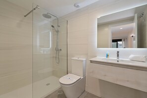 Douche, serviettes fournies