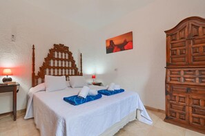 4 habitaciones, tabla de planchar con plancha, wifi y ropa de cama 