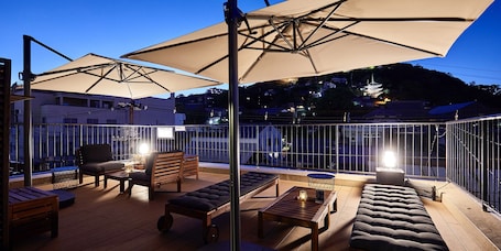 Rooftop terrace. Mange Tak Resort Onomichi