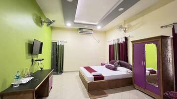 Deluxe Room | 1 bedroom, soundproofing, free WiFi
