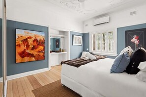2 habitaciones, tabla de planchar con plancha, wifi y ropa de cama 