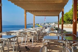 屋外ダイニングエリア